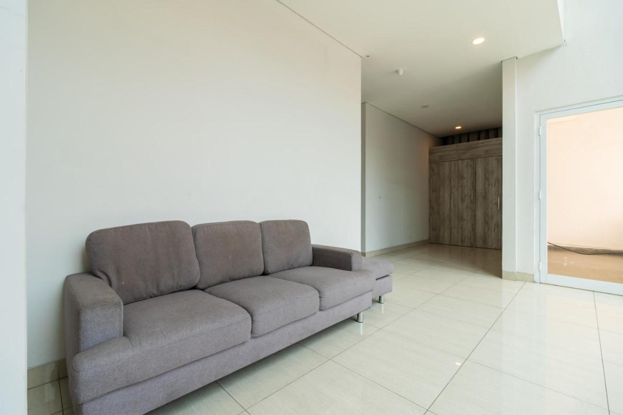 Urbanview Hotel Casa Kota Mangga Besar Jakarta Exterior photo